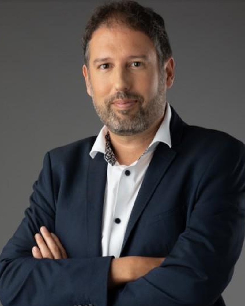 Dr. Eduardo Celades